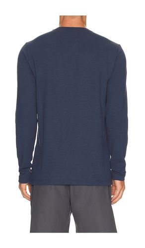 Cloud Waffle Crew Long Sleeve Tee in . Size M. Also in S, XL/1X - TravisMathew - Modalova