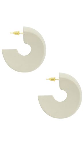 Sculpted Creole Earrings in - Uncommon Matters - Modalova