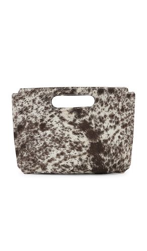 X REVOLVE Liar Clutch in - Understated Leather - Modalova