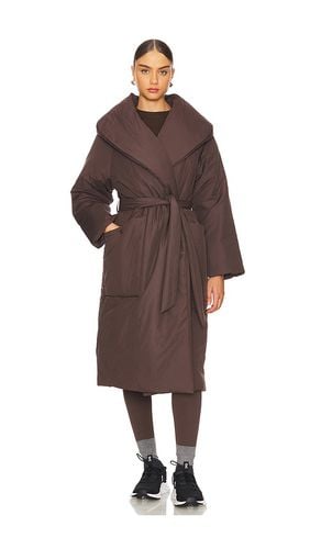 Ana Long Wrap Puffer Coat in Brown. - size L (also in M, S) - Varley - Modalova