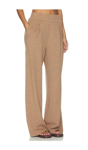 The Extra Wide Leg Pant in Brown. - size S (also in XS, M) - Varley - Modalova