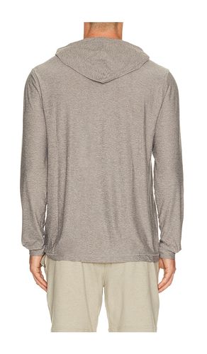 Strato Tech Hoodie in Grey. - size S (also in M, L, XL/1X, XXL/2X) - Vuori - Modalova