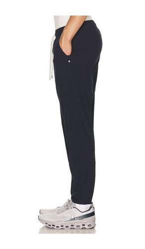 Kore Lined 28 Jogger in Blue. - size L (also in M, S, XL/1X, XXL/2X) - Vuori - Modalova