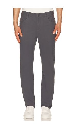 Meta Athletic Slim Fit Pant in Grey. - size 30 (also in 32, 33, 34, 36, 38) - Vuori - Modalova