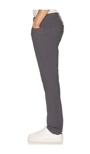 Meta Athletic Slim Fit Pant in Grey. - size 30 (also in 32, 33, 34, 36, 38) - Vuori - Modalova