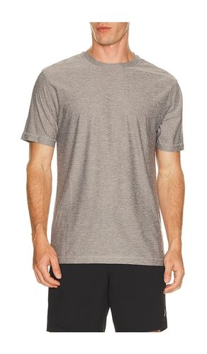 Strato Tech Tee in Grey. - size L (also in M, S, XXL/2X) - Vuori - Modalova