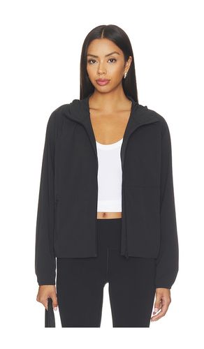 Renew Trainer Shell Jacket in . - size L (also in M, S, XS) - Vuori - Modalova