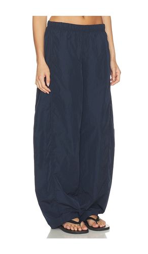 Retrograde Track Pant in Navy. - size L (also in M) - Vuori - Modalova