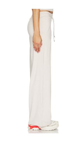 Halo Essential Wide Leg Pants in Beige. - size L (also in M, S, XL) - Vuori - Modalova