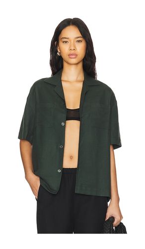 Boxy Linen Shirt in Dark Green. - size S (also in XS) - WAO - Modalova