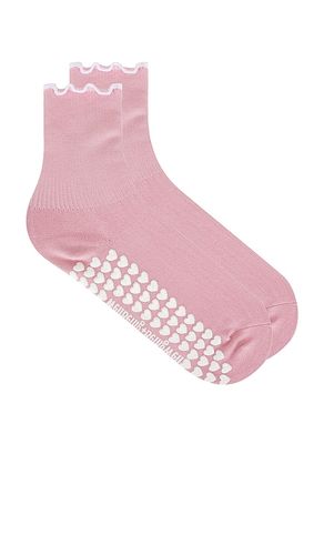 Ruffle Grip Sock in Pink - WellBeing + BeingWell - Modalova