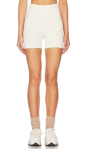 StretchWell Valle 4 Inch Bike Short in Beige. - size L/XL (also in XXS/XS) - WellBeing + BeingWell - Modalova