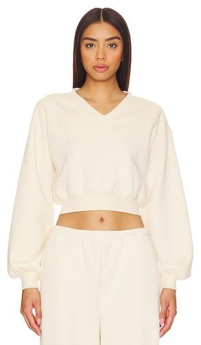 Juno Cropped Sweatshirt in Ivory. - size L (also in M) - WellBeing + BeingWell - Modalova