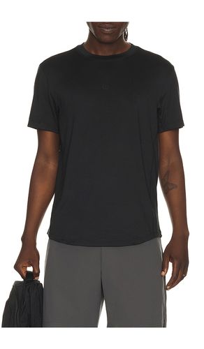 Everyday Performance Tee in . Size L. Also in M, S, XL/1X - Wilson - Modalova