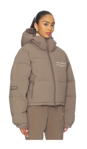 Cropped Puffer Jacket in Taupe. - size S (also in XS, M, L, XL) - Whitespace - Modalova