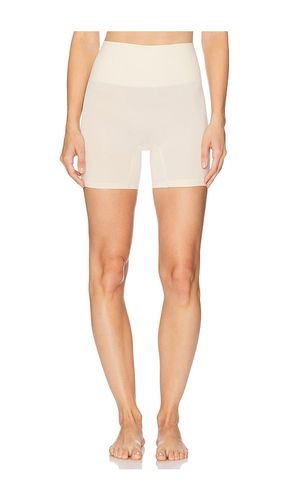 Mona Shaping Short in Cream. - size L/XL (also in M/L, S/M) - Yummie - Modalova