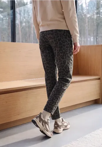 High Waist Barrel Leg Jeans mit Leo-Muster - cecil - Modalova