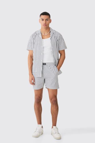 Short Sleeve Oversized Stripe Hem Pocket Shirt - - L - boohooMAN - Modalova