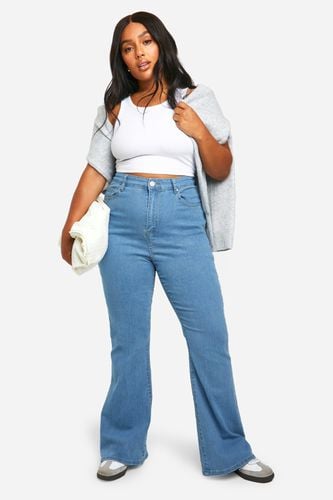 Womens Plus Denim Flared Jeans - - 26 - boohoo - Modalova