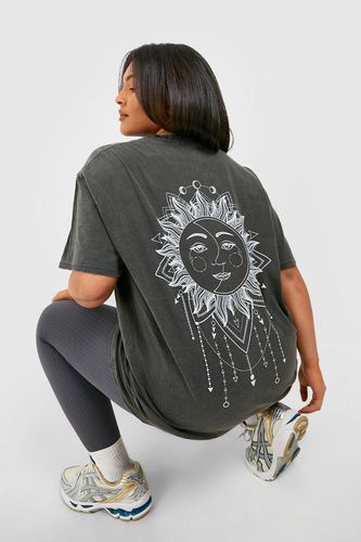 Womens Plus Oversized Overdye Celestial Back Print T-shirt - - 18 - boohoo - Modalova