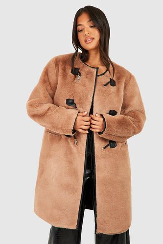 Womens Petite Faux Fur Buckle Detail Coat - - 12 - boohoo - Modalova