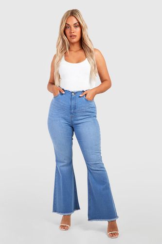 Womens Plus Basic High Rise Flared Jeans - - 20 - boohoo - Modalova