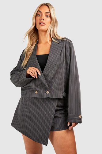 Womens Plus Premium Pinstripe Boxy Cropped Blazer - - 18 - boohoo - Modalova