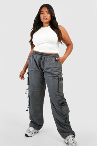 Womens Plus Shell Toggle Pocket Detail Cargo Trousers - - 16 - boohoo - Modalova