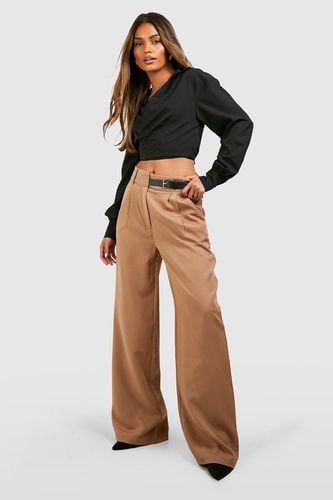 Womens Belted Detail Pleat Front Tailored Trousers - - 10 - boohoo - Modalova