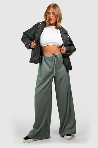 Womens Plus Woven Pocket Detail Cargo Trousers - - 18 - boohoo - Modalova