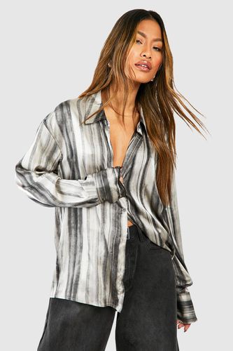 Womens Satin Abstract Stripe Shirt - - 10 - boohoo - Modalova
