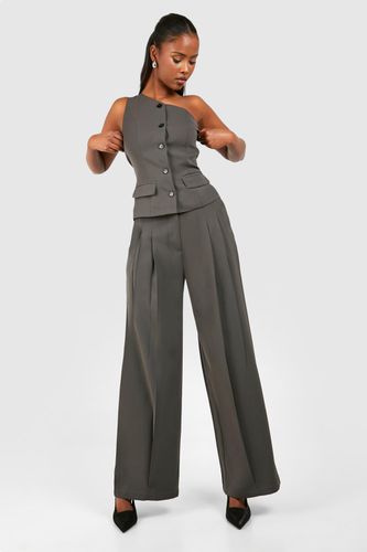 Womens Pleat Front Relaxed Fit Tailored Trousers - - 14 - boohoo - Modalova