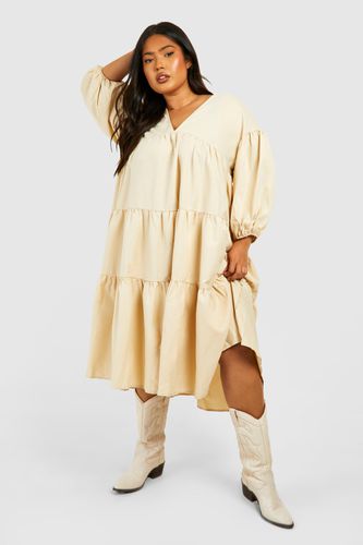 Womens Plus Poplin V Neck Tiered Midi Smock Dress - - 28 - boohoo - Modalova