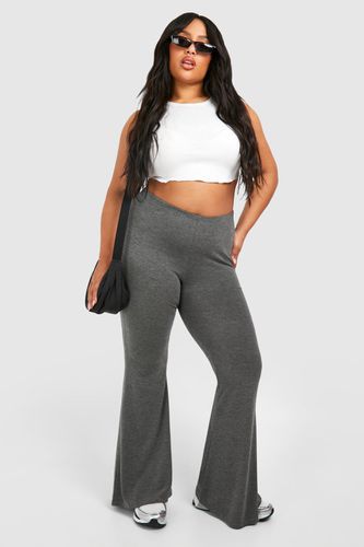 Womens Plus High Waisted Ruched Bum Jersey Flared Trousers - - 16 - boohoo - Modalova