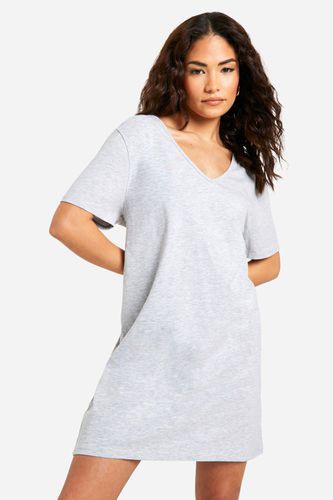 Womens Petite Basic Vneck Oversized T-shirt Dress - - 10 - boohoo - Modalova