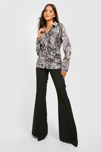 Womens Satin Snake Print Ruched Front Fitted Shirt - - 8 - boohoo - Modalova