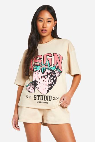 Womens Dsgn Studio Strawberry Varsity Oversized T-shirt - - M - boohoo - Modalova
