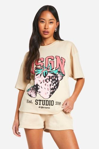 Womens Dsgn Studio Strawberry Varsity Oversized T-shirt - - XL - boohoo - Modalova