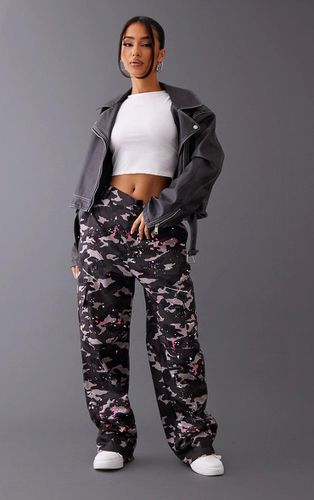 Womens Petite Camo Paint Splatter Cargo Trousers - 2 - NastyGal UK (+IE) - Modalova