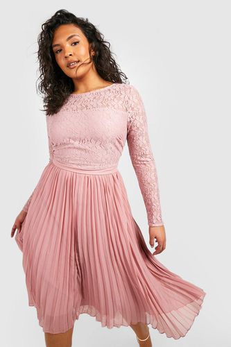 Womens Plus Lace Chiffon Pleated Midi Dress - - 16 - boohoo - Modalova