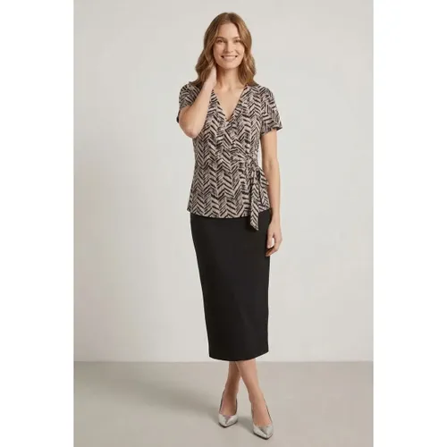 Abstract Short Sleeve Faux Wrap Top men's in - Izabel London - Modalova
