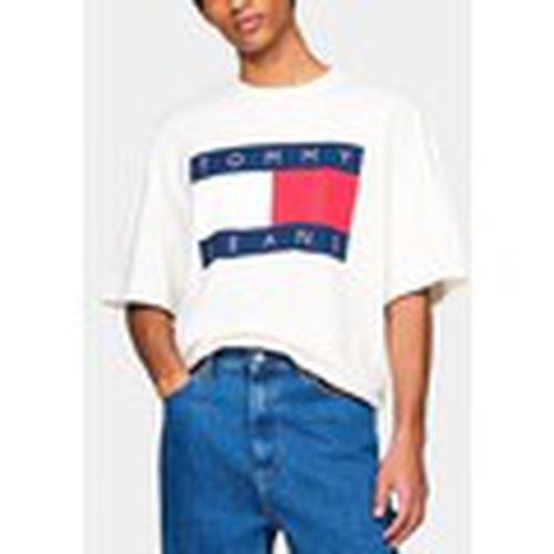 Camiseta CAMISETA FLAG BADGE OVERSIZED TEE WHITE para hombre - Tommy Jeans - Modalova