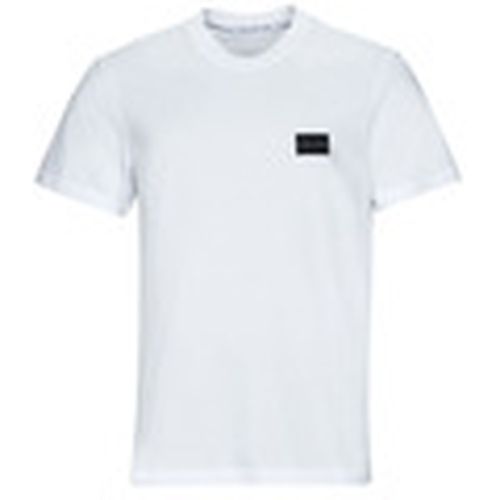 Camiseta SHRUNKEN BADGE TEE para hombre - Calvin Klein Jeans - Modalova