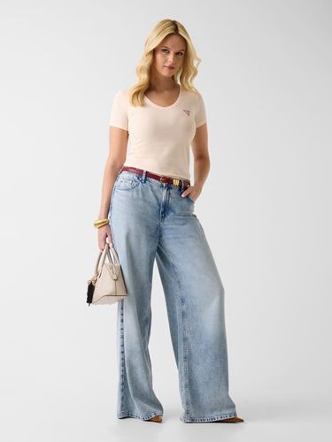 Camiseta Ajustada Con Logo Triangular - Guess - Modalova