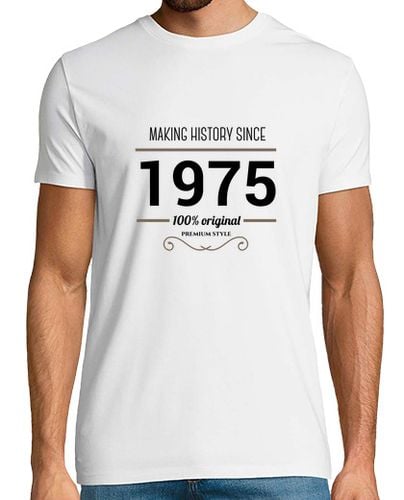 Camiseta Hombre Manga Corta Making history 1975 black text laTostadora - latostadora.com - Modalova