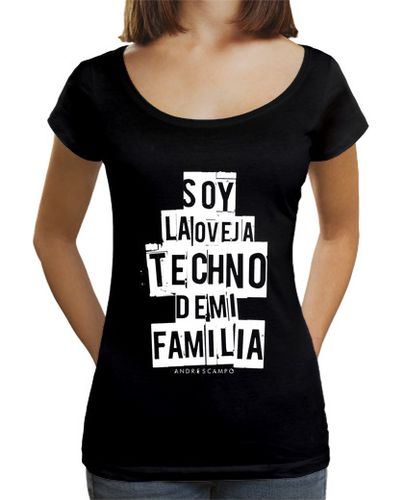 Camiseta Mujer Cuello Ancho Loose Fit Oveja Techno black chica laTostadora - latostadora.com - Modalova