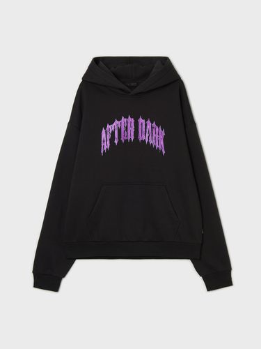 Sudadera negra con capucha y estampado - Cropp - Modalova