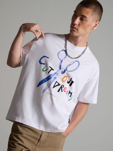Camiseta blanca con estampado - Cropp - Modalova