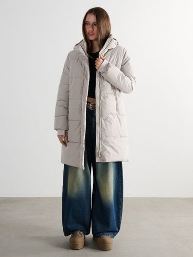 Abrigo acolchado con capucha - Cropp - Modalova