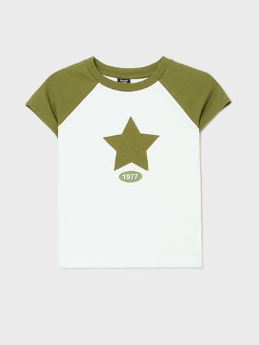 Camiseta con parche - Cropp - Modalova